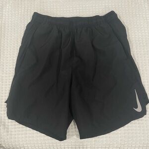 LIKE NEW Nike Shorts (Black)